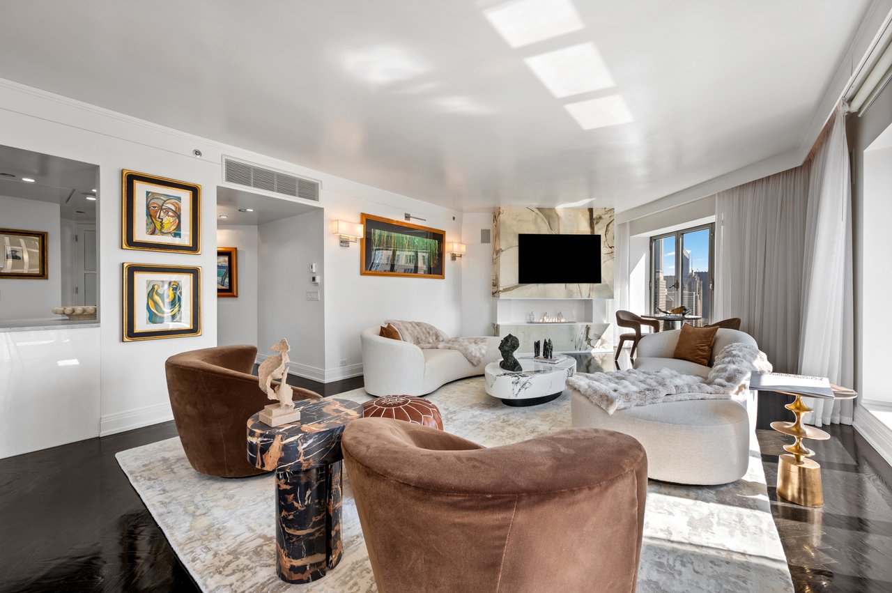 950 N Michigan Ave #2704