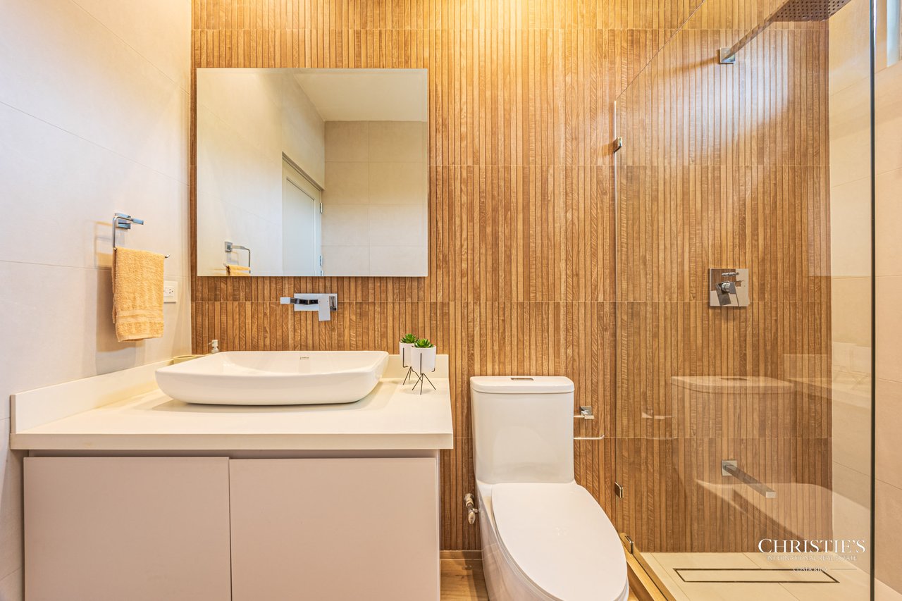 Casa Iguana Turnkey Tropical Paradise