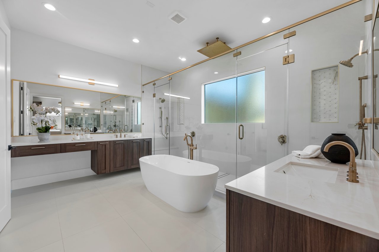 963 West 41st Street