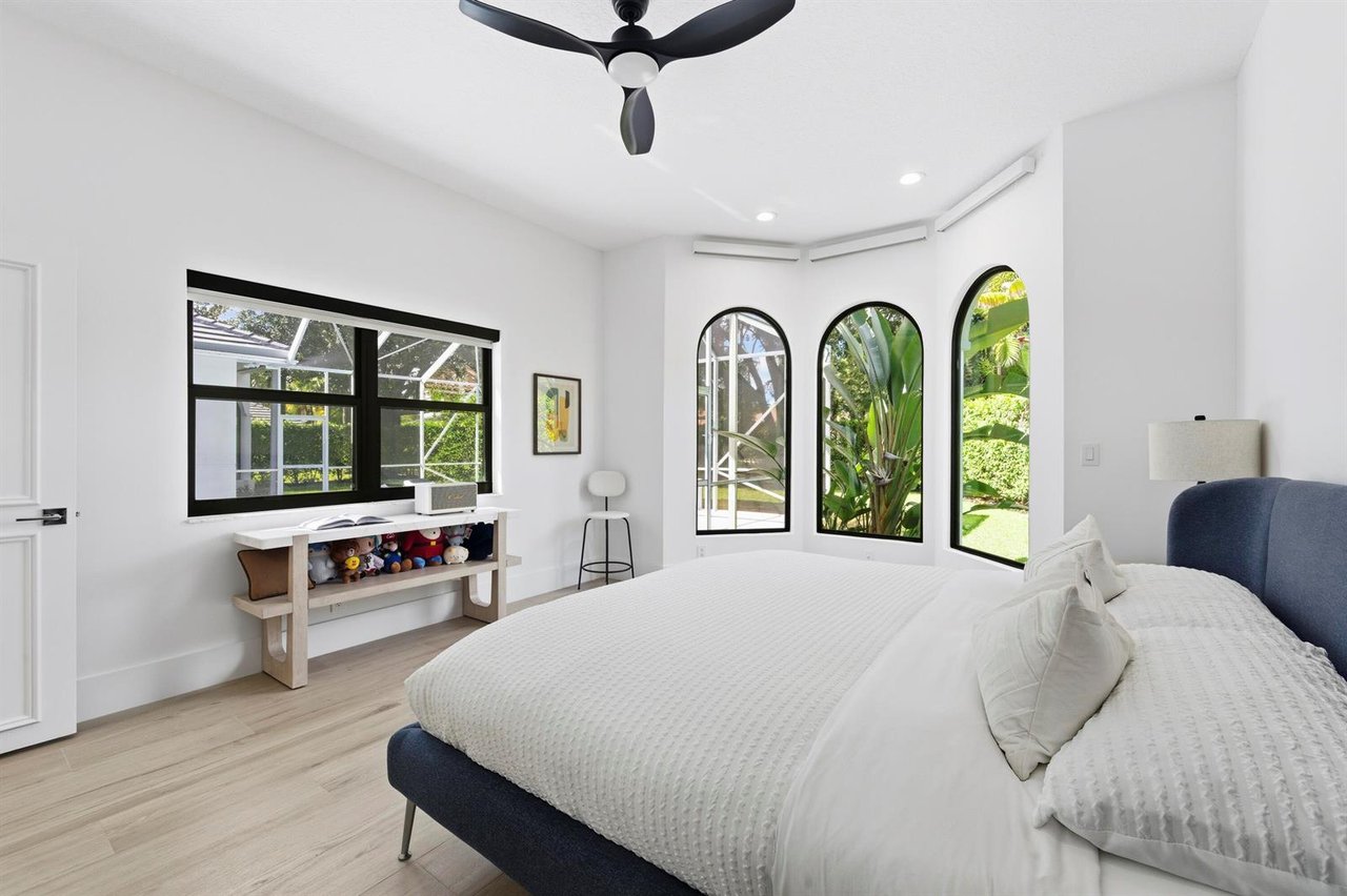 2557 Seminole Circle