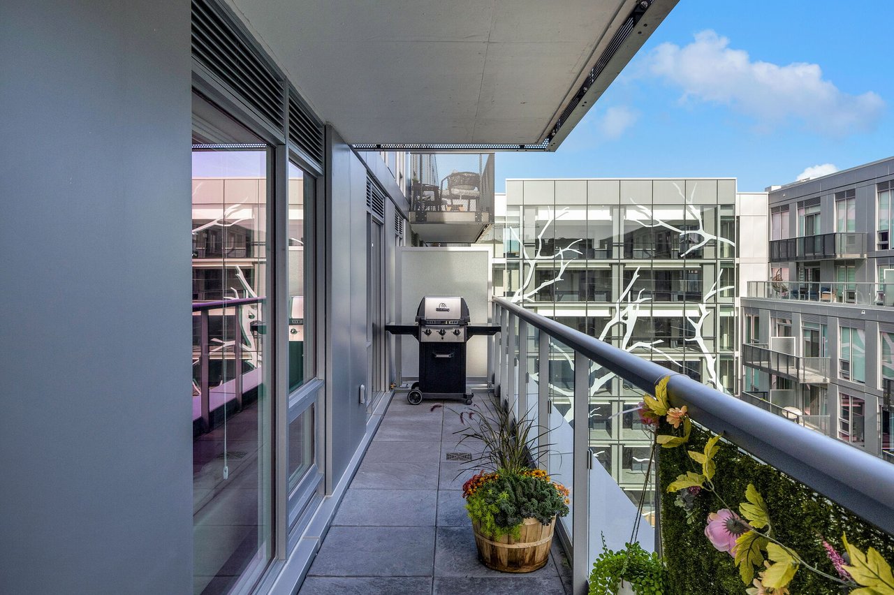 720-2450 Old Bronte Road Unit: 720