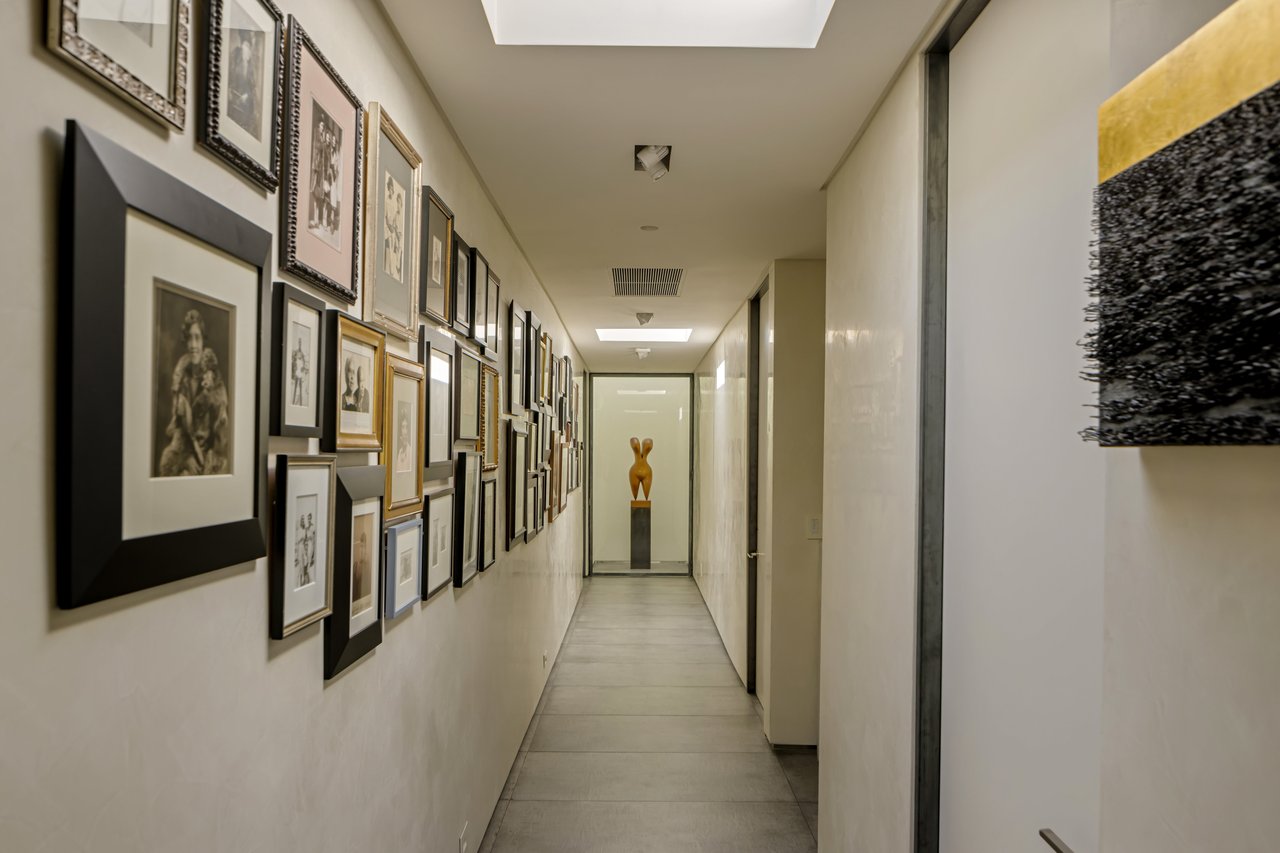 1087 Moraga Dr, Bel Air