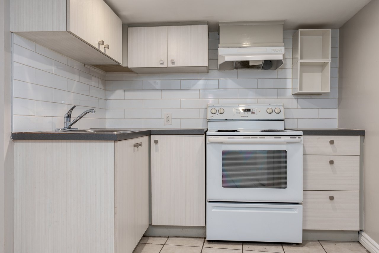 15 Indian Road Cres, Basement
