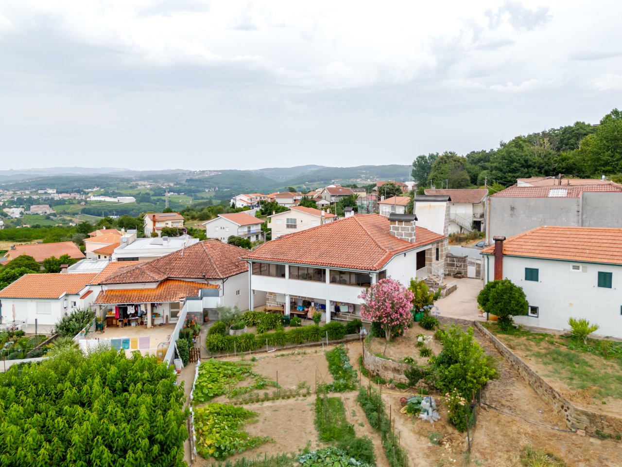 Rustic Four-Bedroom House with Private Land in Folhadela, Vila Real