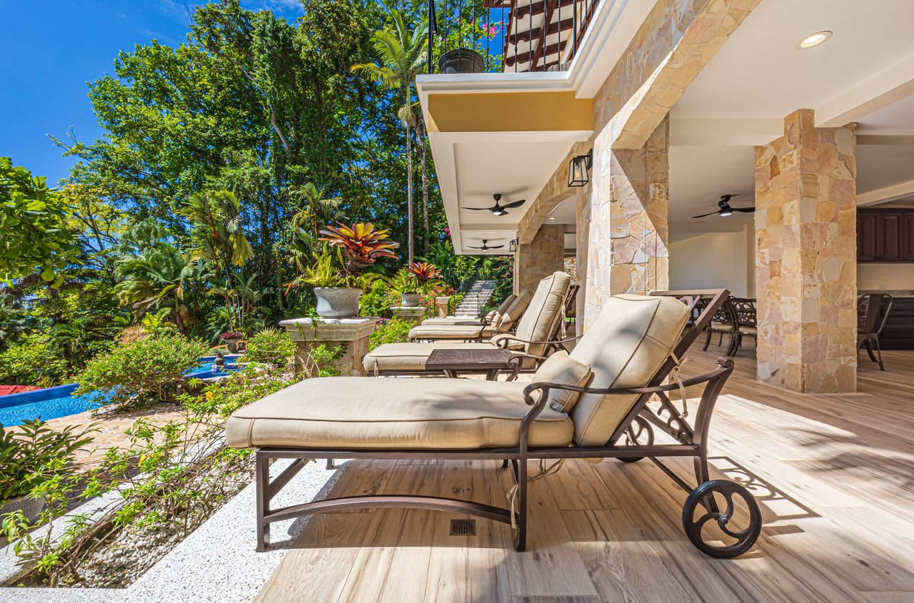 Nido Escondido, Playa Dominical