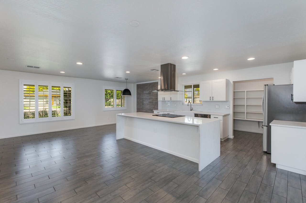 821 E Cavalier Dr.