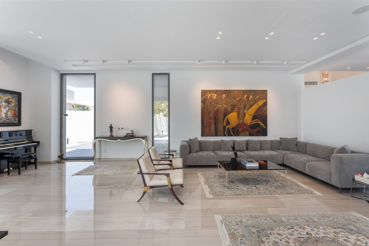 Umm Al Sheif Villa