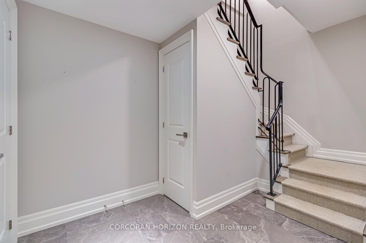 GRAND TOWNHOUSE IN THE ANNEX