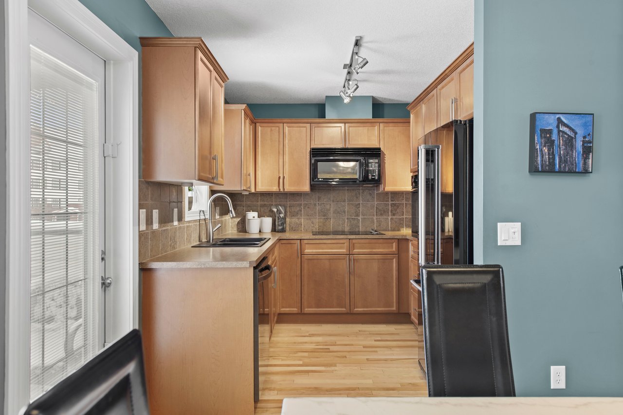 8910 Royal Oak Way NW