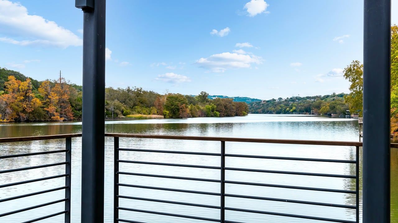 702 N Commons Ford Road