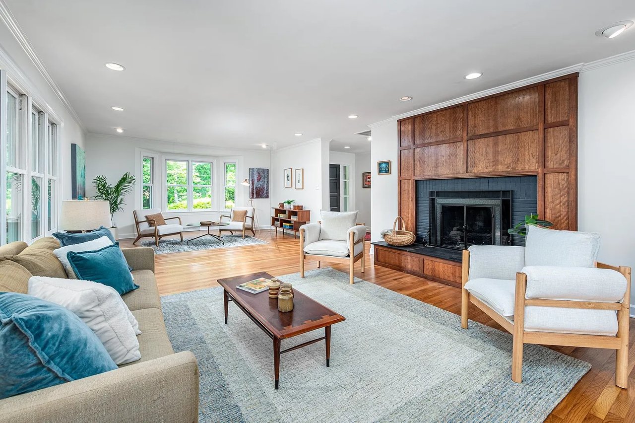 1126 Sourwood Dr