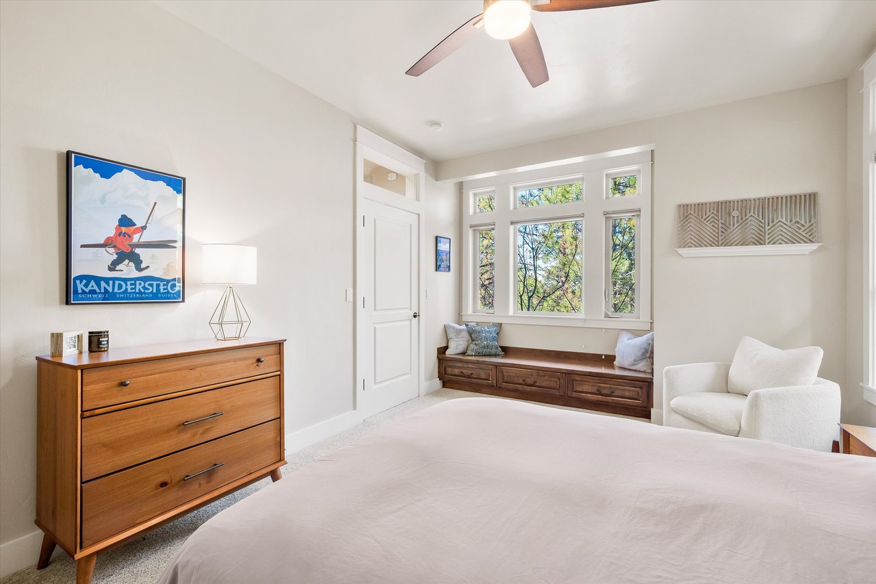 2589 NW Champion Circle