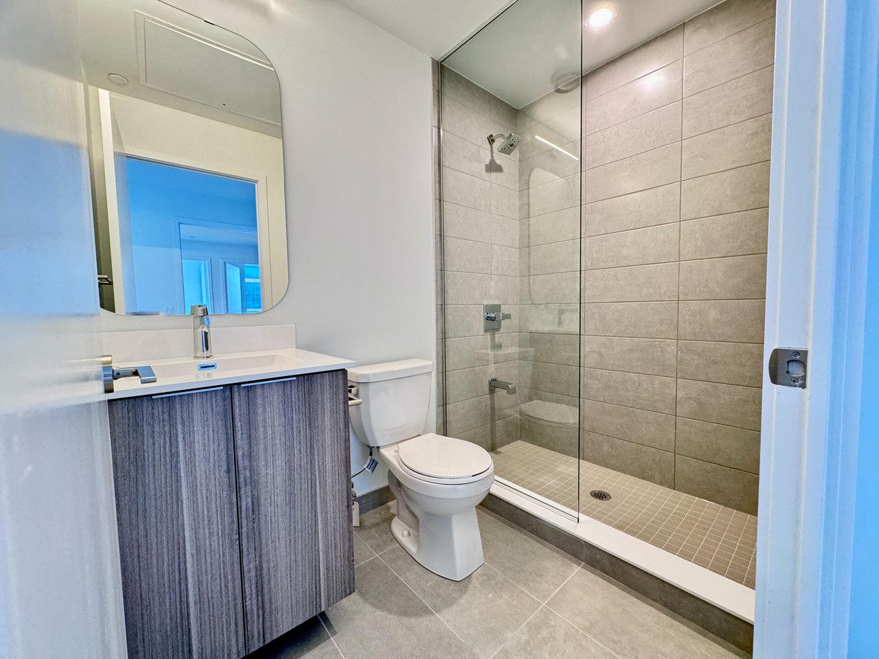 15 Richardson Street 823, Toronto C08 Unit: 823