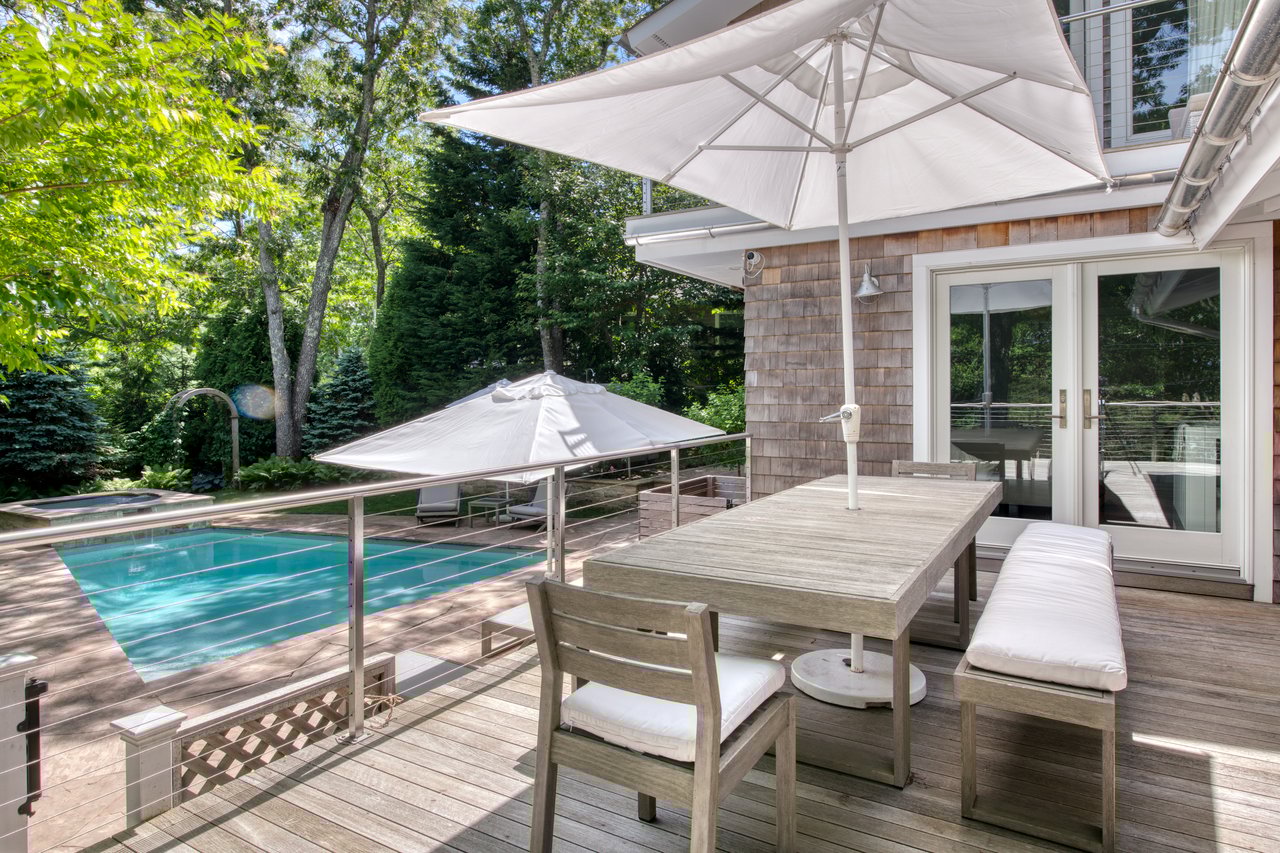 30 Springwood Way, East Hampton