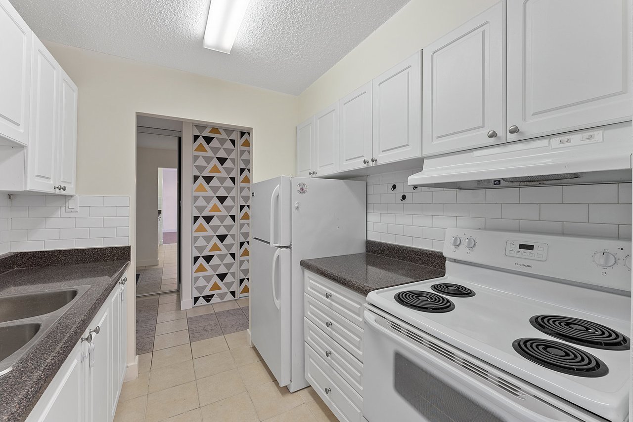 10330 Yonge Street W 707