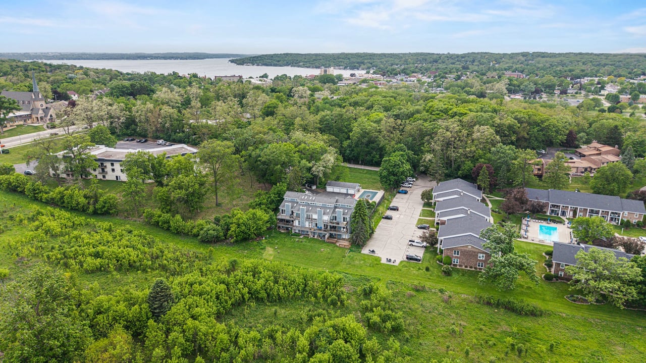 355 Havenwood Dr. Unit 8 Lake Geneva