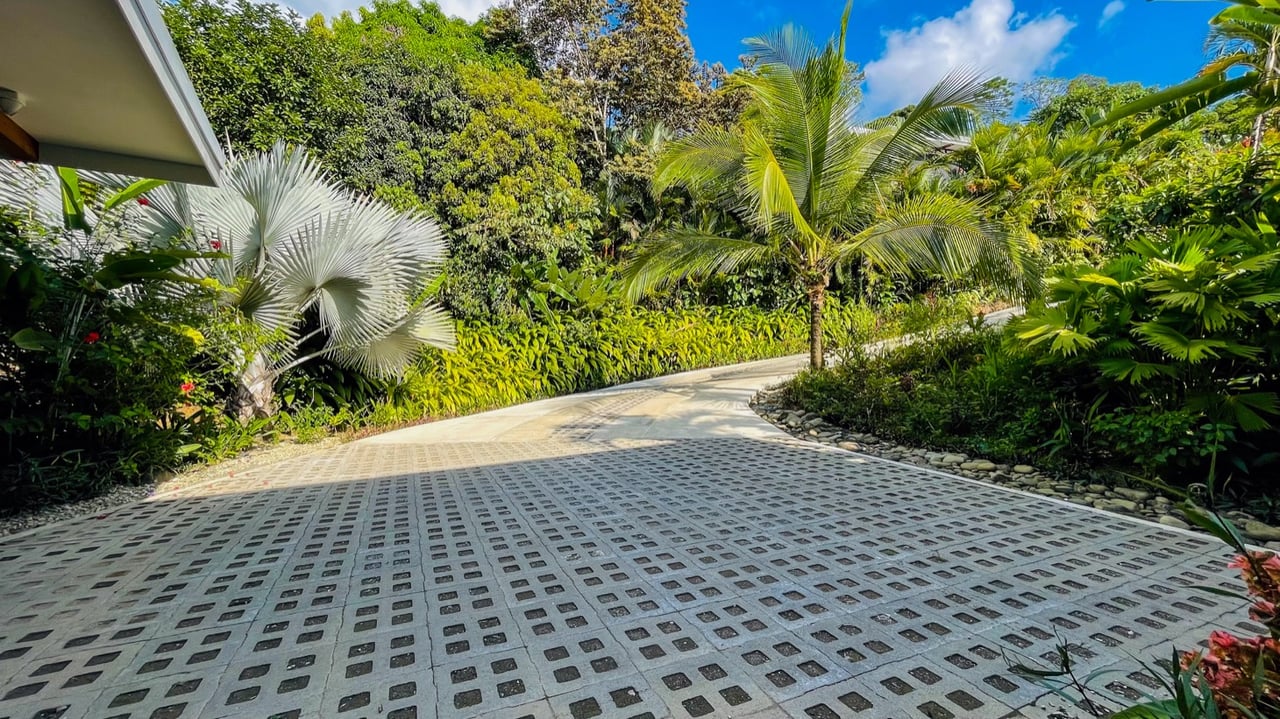Luxury Retreat in Gated Community with Private Beach Access