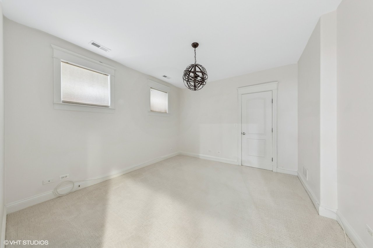 1244 W Cornelia Unit 1 