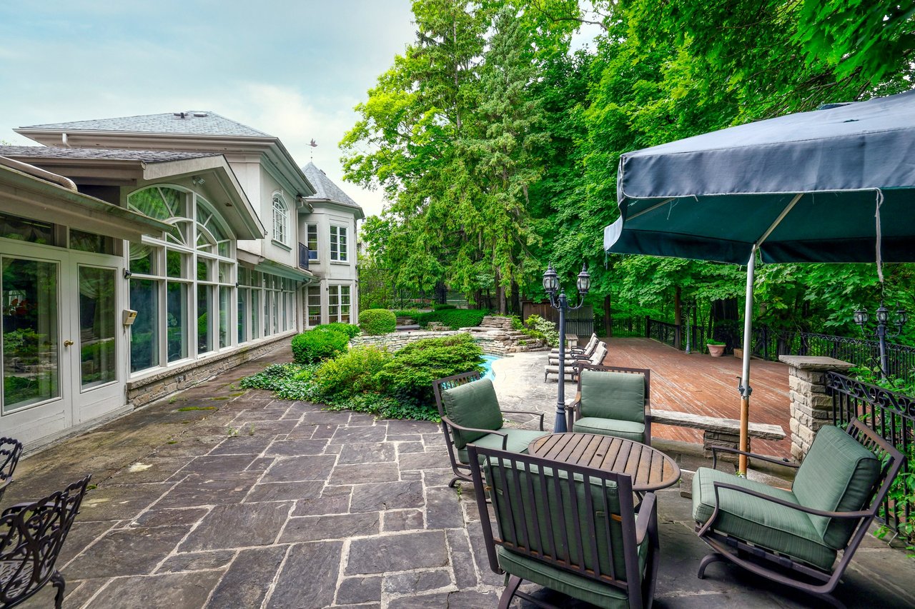 Prestigious Riverview Drive