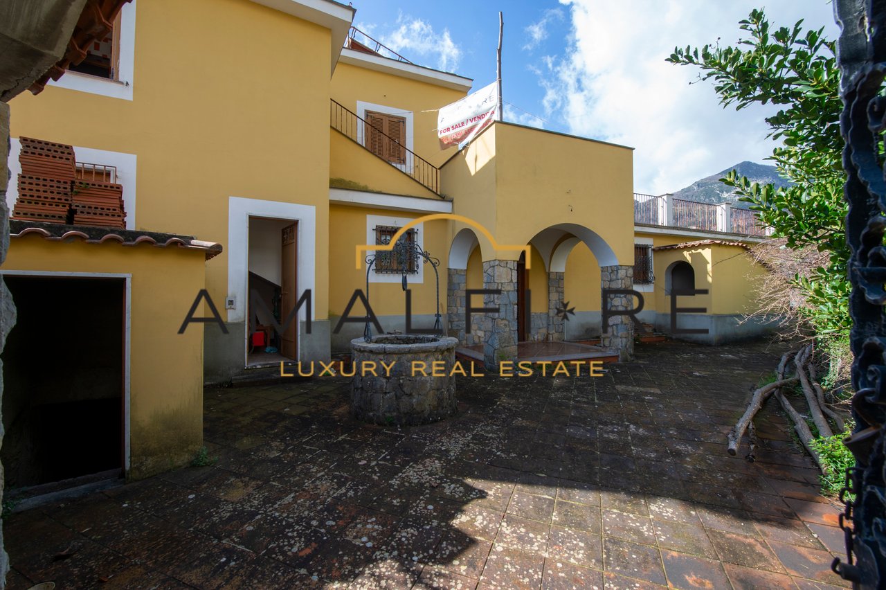 Villa With Garden and Two Outbuildings to Renovate in Minuta Di Scala