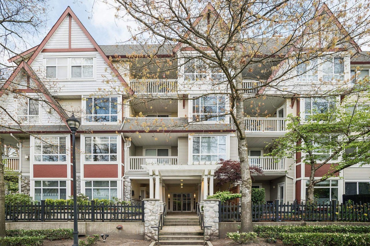 304-6833 Village Green Unit: 304