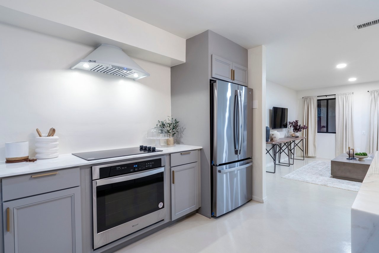 1005 W Emerine Drive