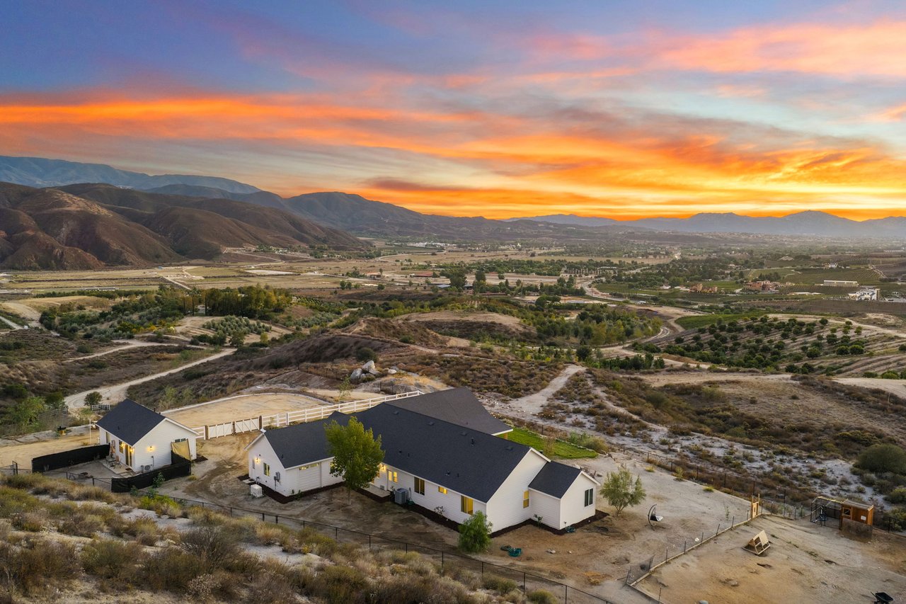 41950 Calle La Escondida