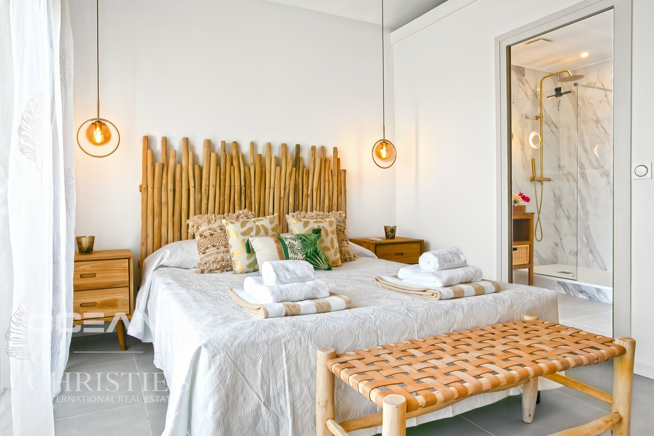 DUPLEX APARTMENT – ORIENT BAY | EXCLUSIVE LISTING