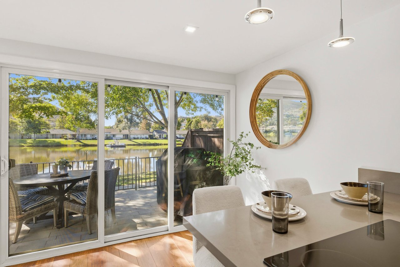 1541 Via Entrada Del Lago