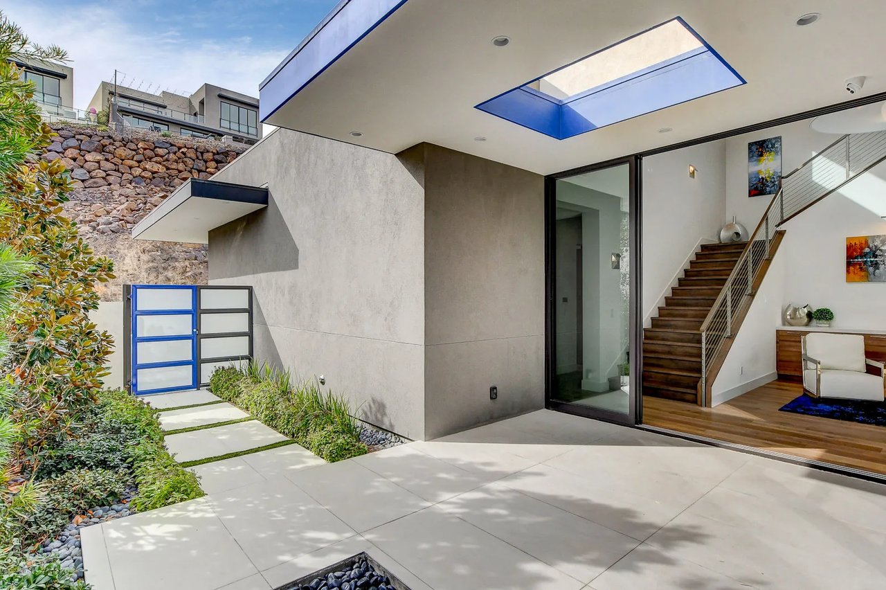 Modern Model Home for Sale in MacDonald Highlands