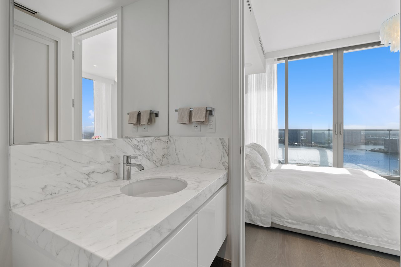 17901 Collins Ave # 3003