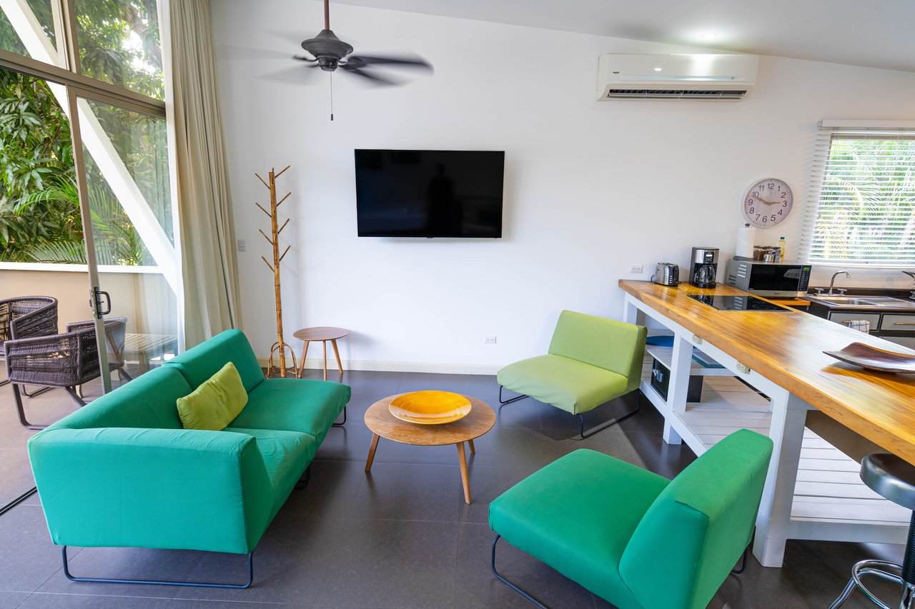22 Unit Tropical Boutique Hotel steps from Manuel Antonio Park & Beach