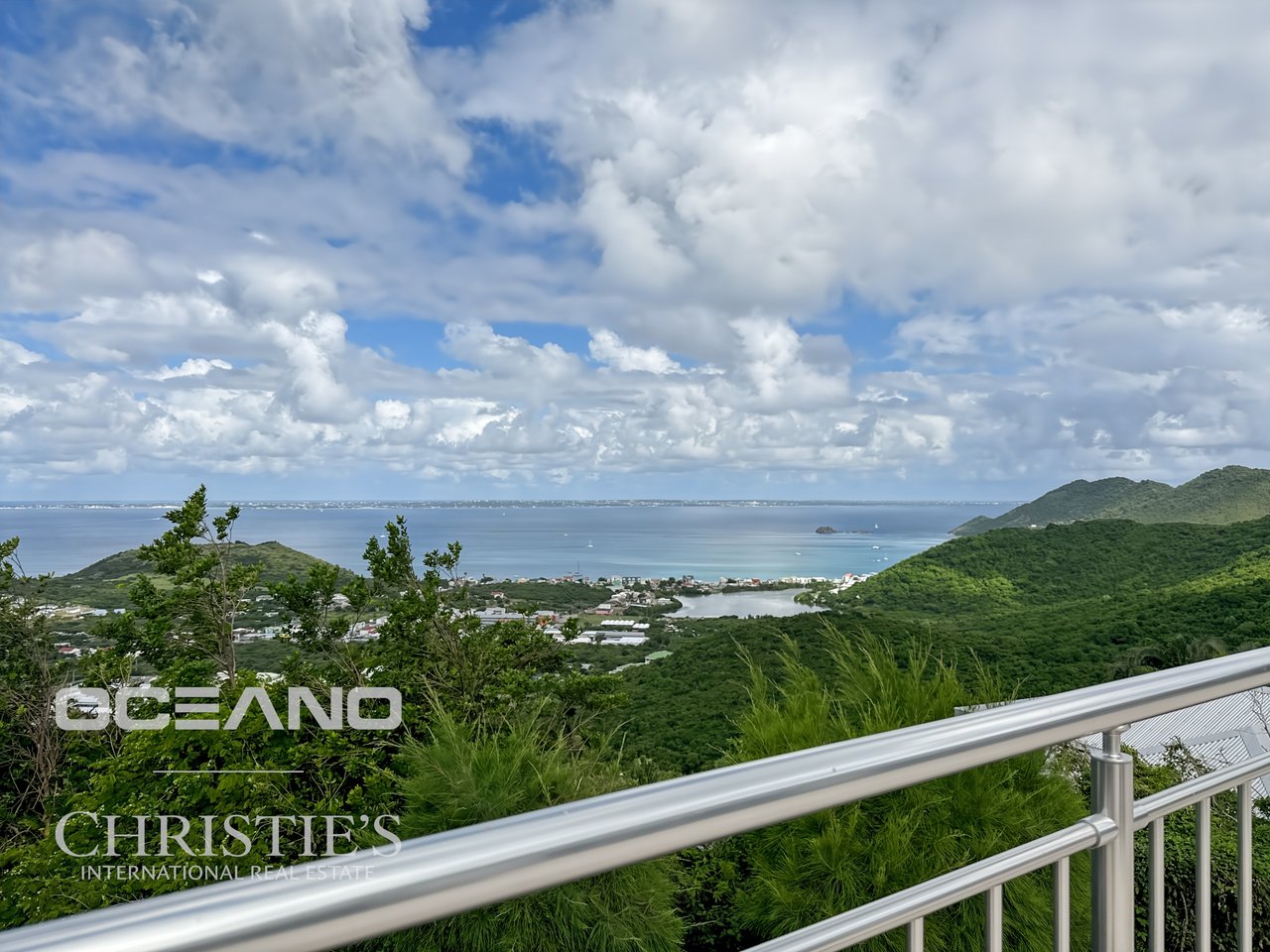 Villa with panoramic sea view