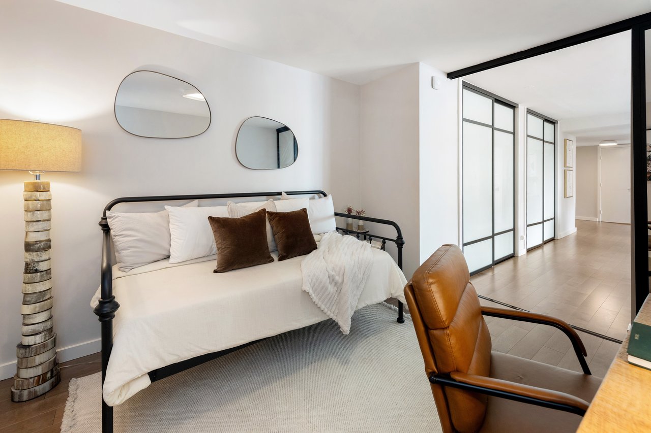 Contemporary Pacific Heights 1 Bedroom + Den