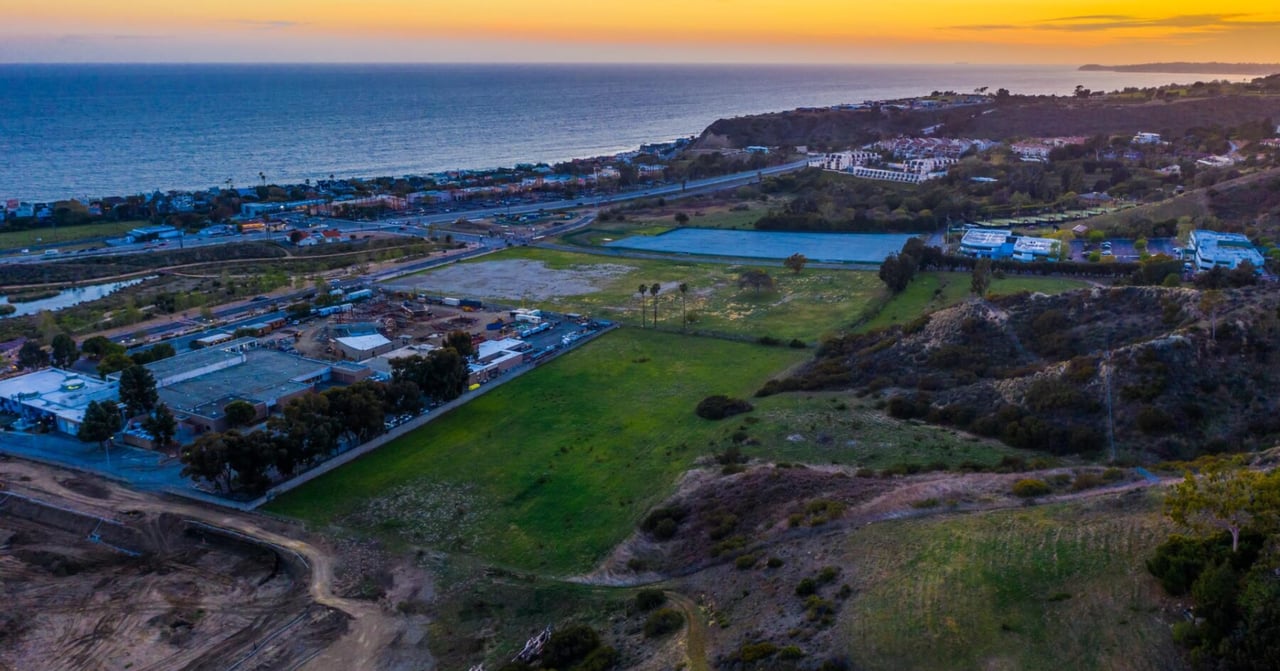 3700 La Paz Ln