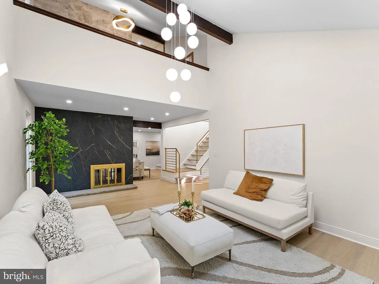 1 Bronwood Dr, Voorhees, NJ 08043