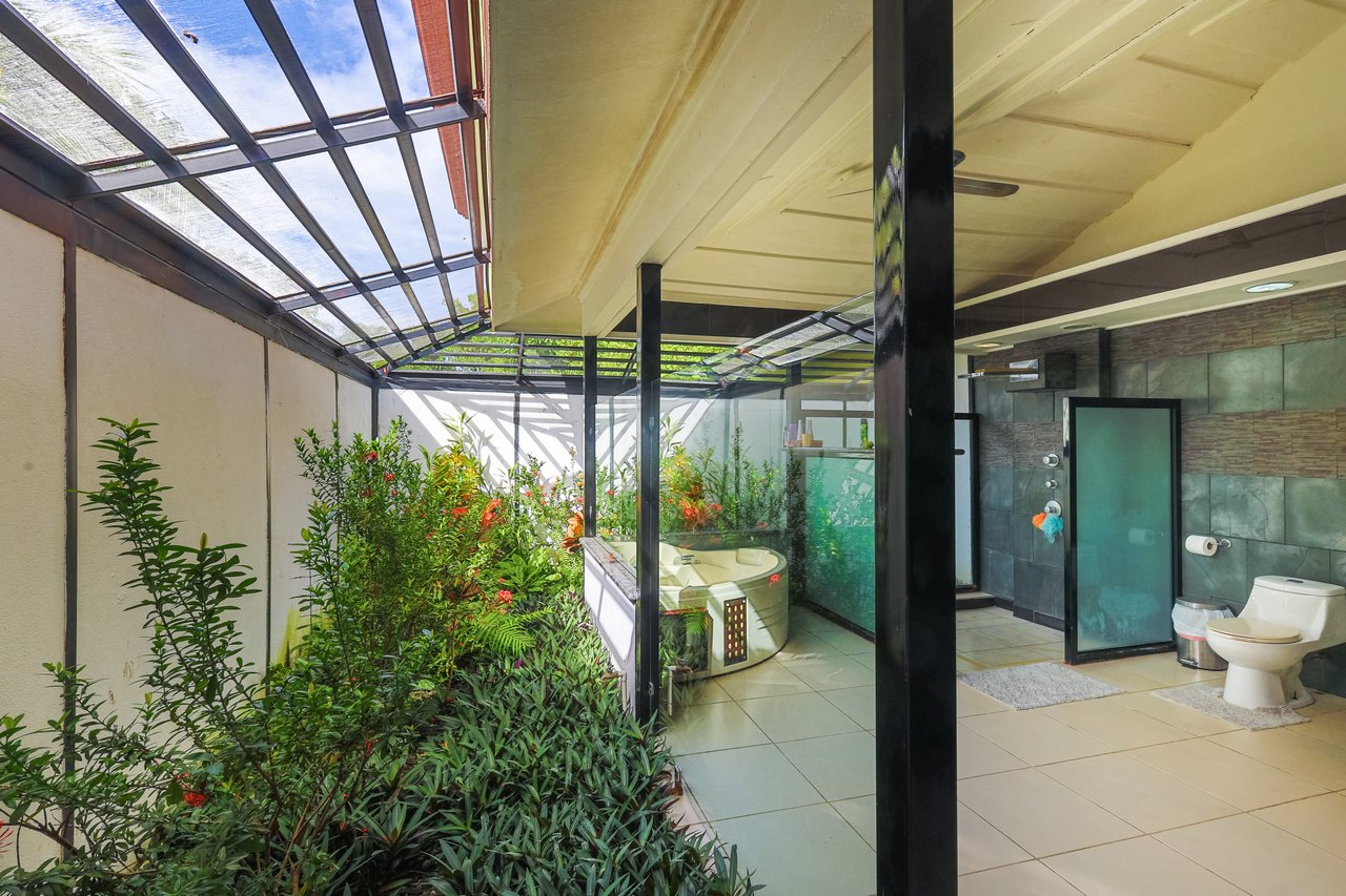 La Casona , 5 bdr estate