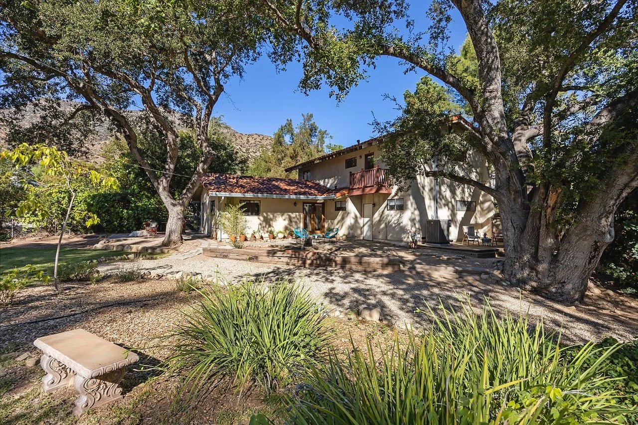 1301 Daly Rd