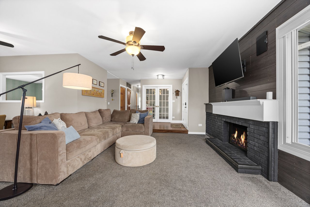 230 Plymouth Ln 