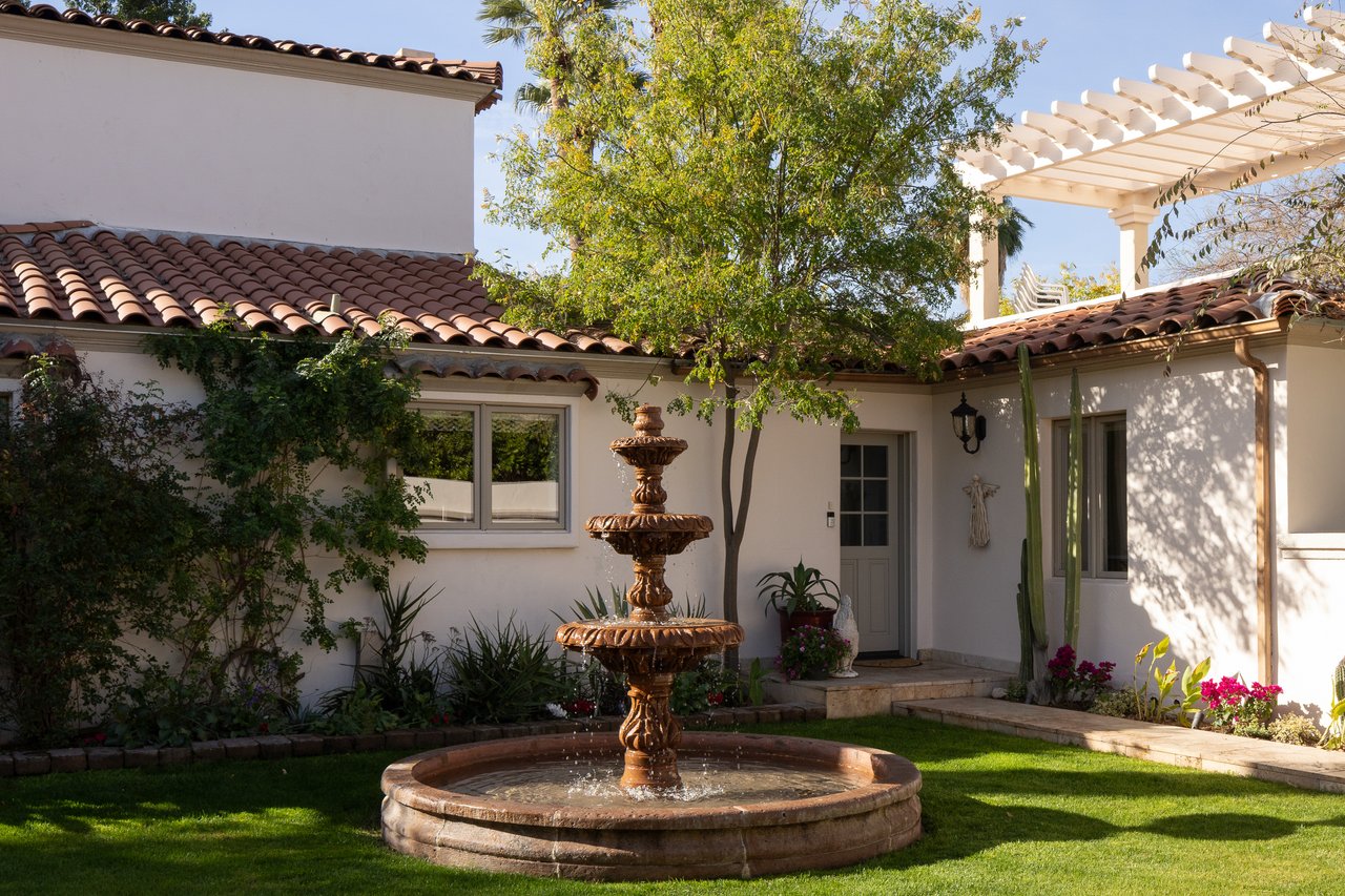 3042 N MANOR Drive E