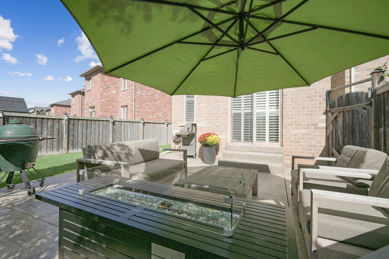 Gorgeous End Unit Townhome