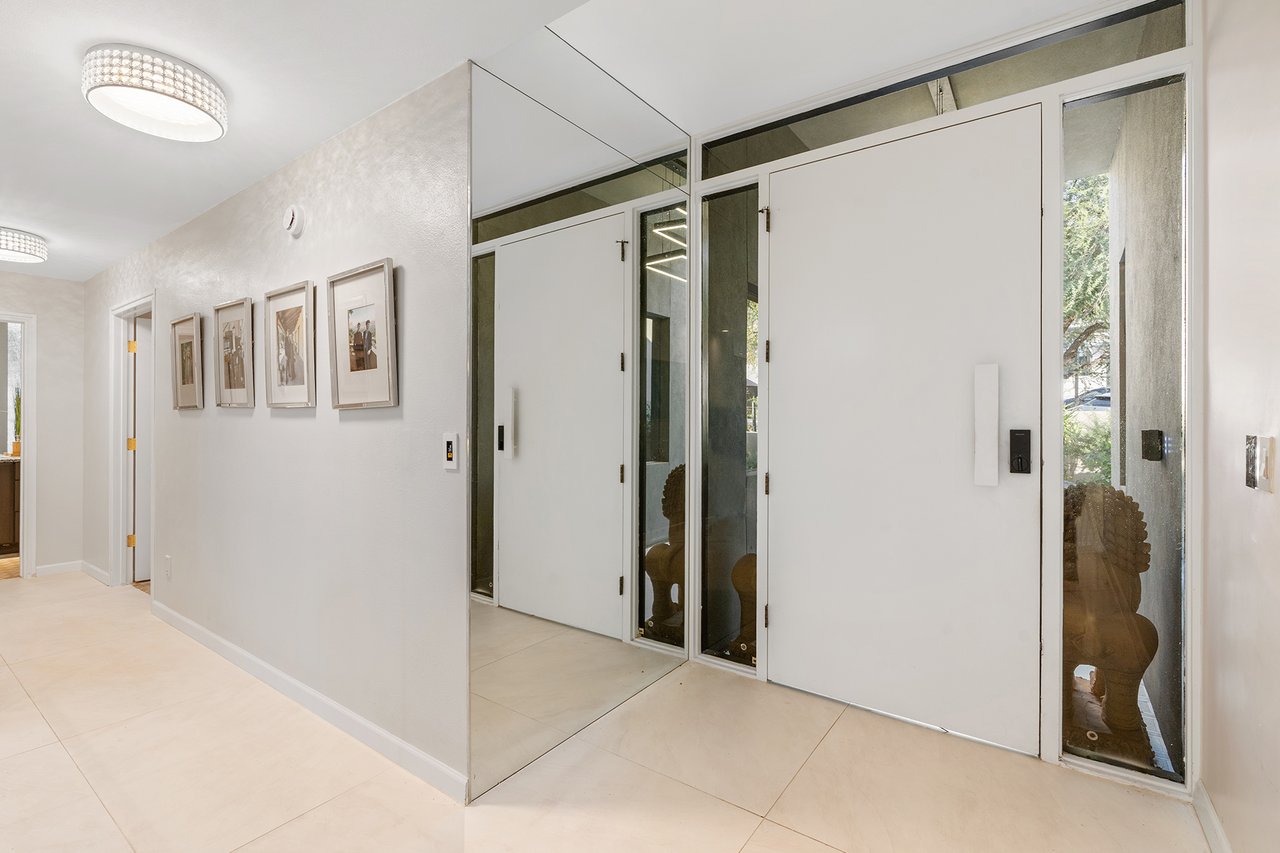 5905 N ECHO CANYON Lane