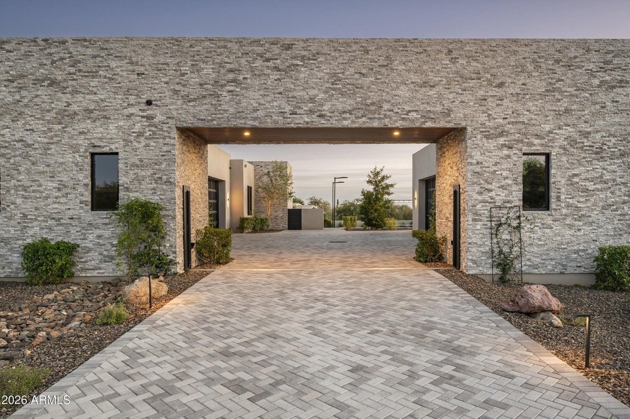 9245 E RIMROCK Drive