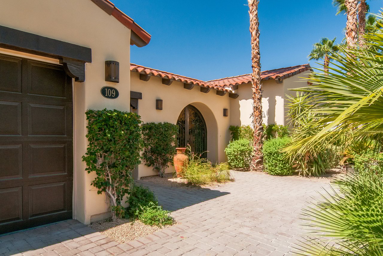 Mission Hills CC: Views + Lifestyle + Golf