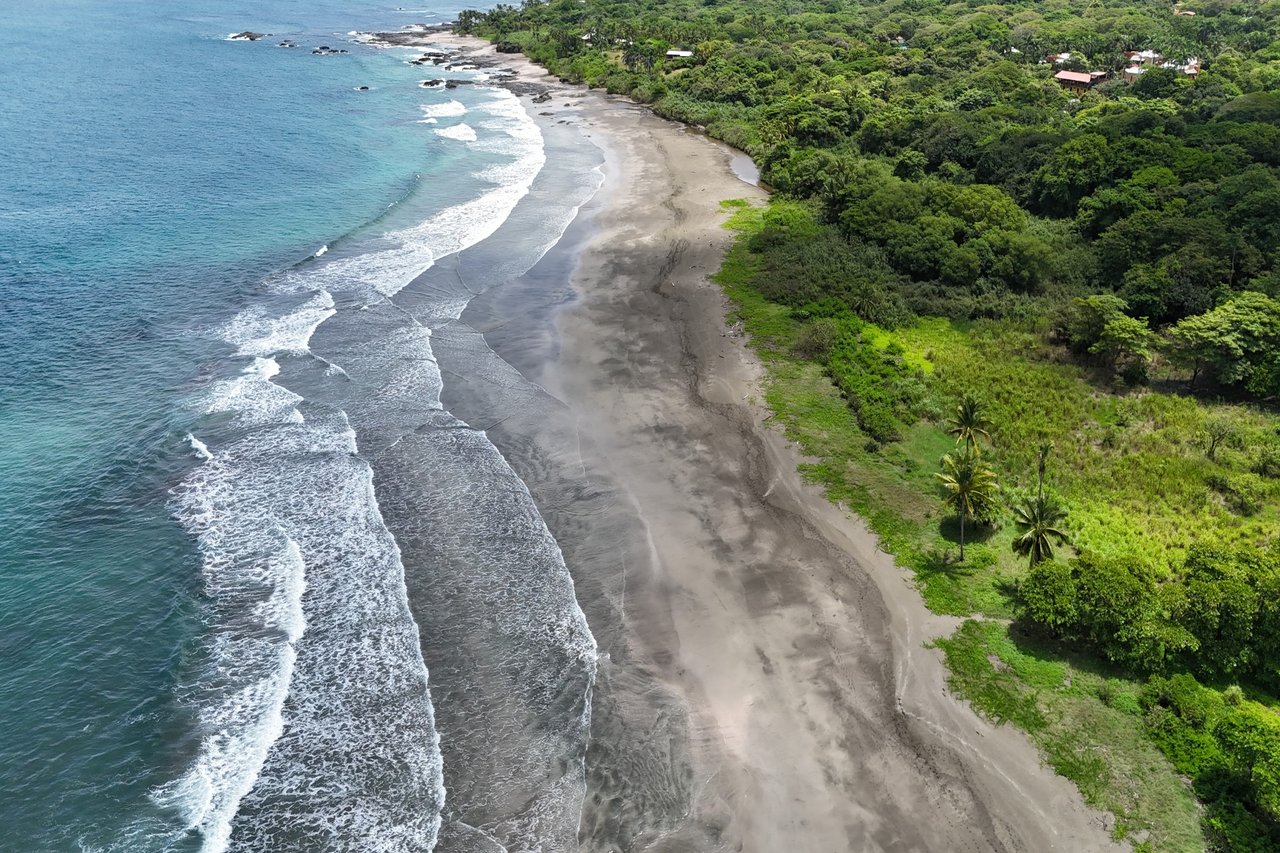 One of a kind Beach Front Parcel in Junquillal Junquillal,
