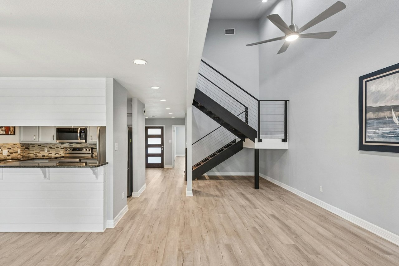 Horseshoe Bay Condo Just Listed!