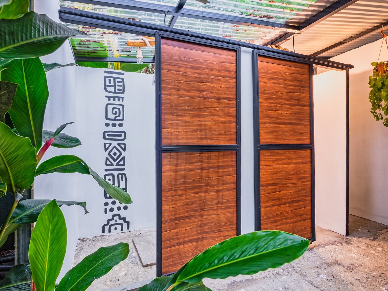 Turnkey Jungle Hostel with 16 Beds, Pool & Strong Revenue Potential Near Marino Ballena National Park