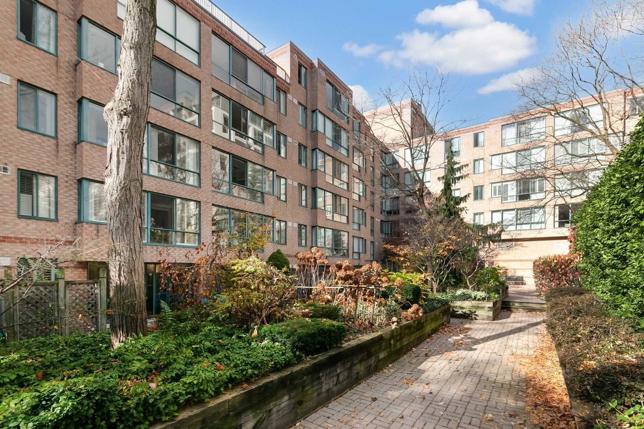 225 Davenport Rd #313