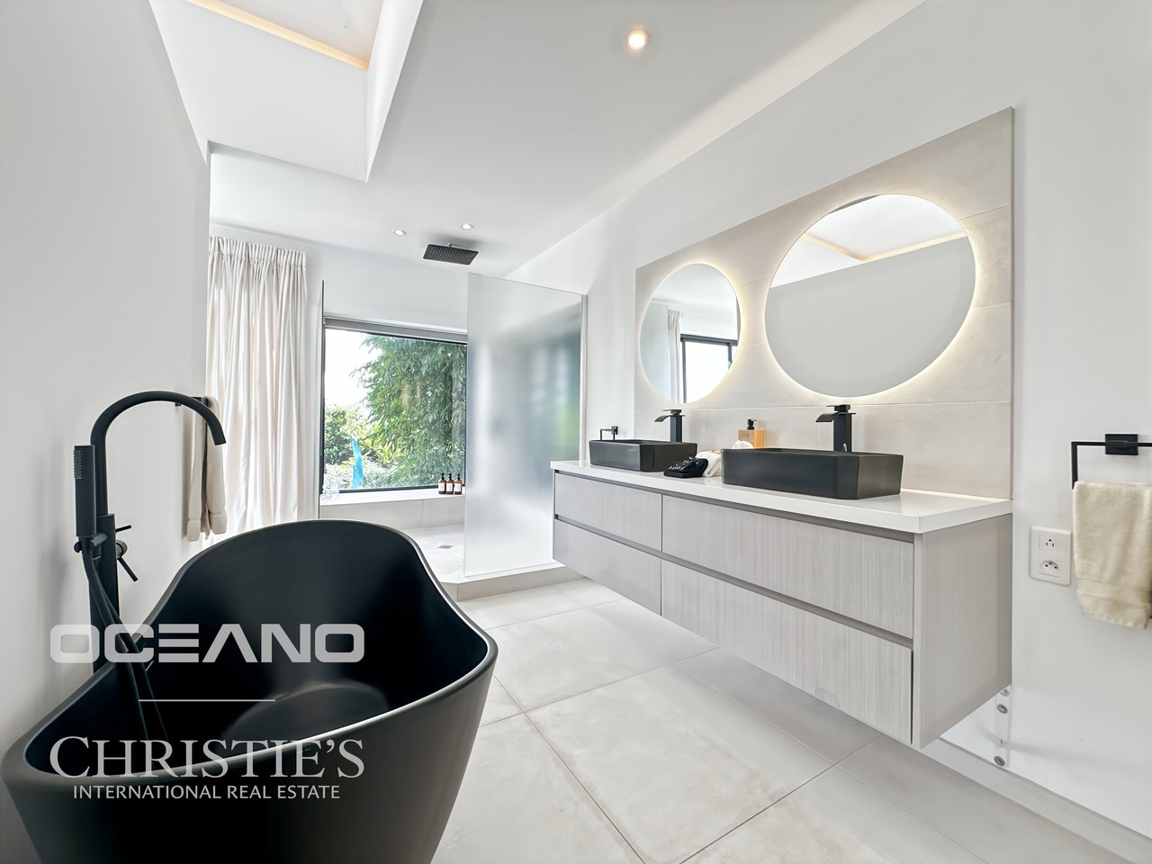 Cliffside Villa - Mont Rouge