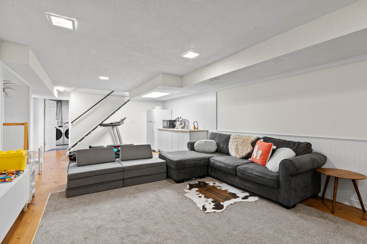 104 Thorson Crescent